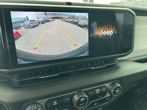 Used 2024 Jeep Wrangler Sport S image 27