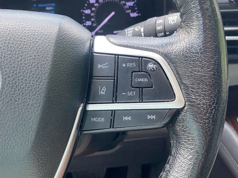 Used 2021 Toyota Sienna XLE image 23