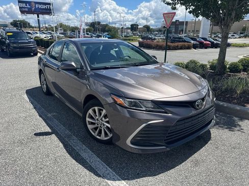 Used 2022 Toyota Camry LE FWD image 2