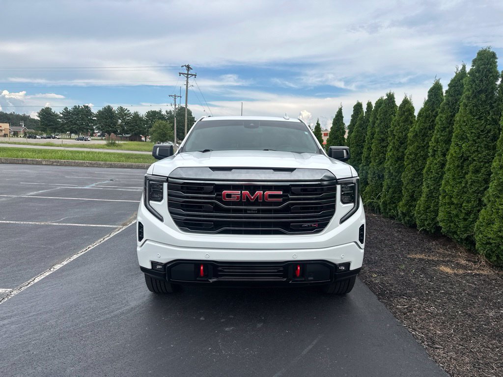 Used 2022 GMC Sierra 1500 AT4 w/ AT4 Premium Package AWD/4WD image 3