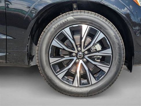 Used 2024 Volvo XC60 B5 Plus AWD/4WD image 22