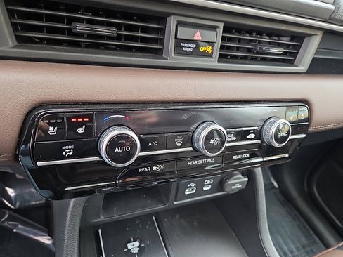 Used 2025 Honda Pilot Elite image 17
