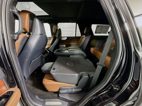 Used 2023 Lincoln Navigator Reserve AWD/4WD image 26