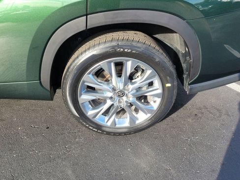 Used 2023 Toyota Highlander Limited image 8