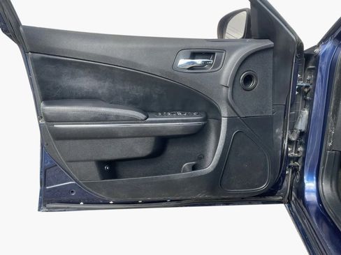 Used 2013 Dodge Charger SE w/ Connectivity Group image 12