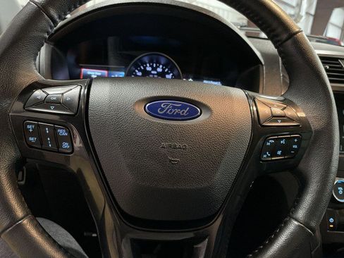 Used 2018 Ford Explorer XLT w/ Equipment Group 202A AWD/4WD image 16