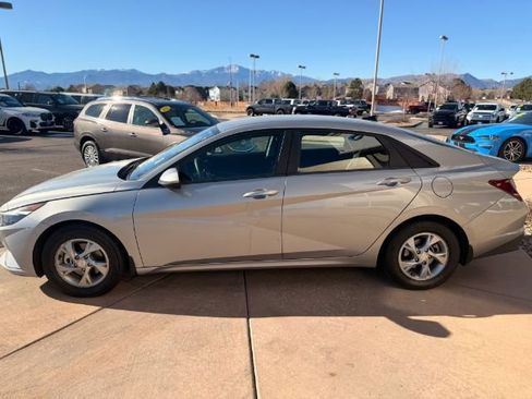 Used 2023 Hyundai Elantra SE w/ Winter Weather Package image 4