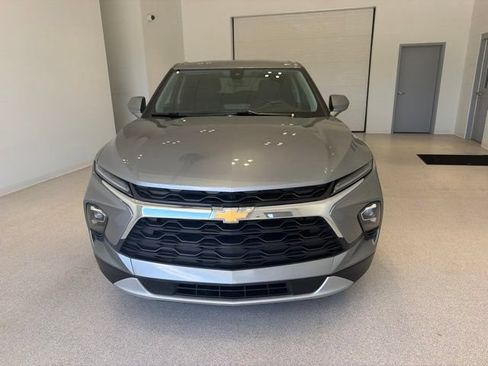 Used 2025 Chevrolet Blazer LT AWD/4WD image 2