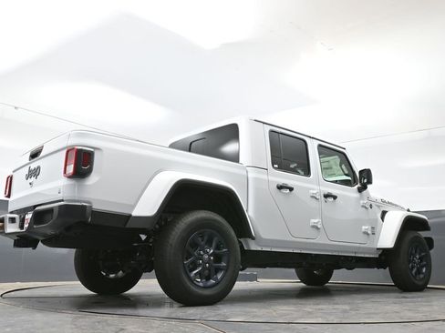 New 2026 Jeep Gladiator Sport AWD/4WD image 38