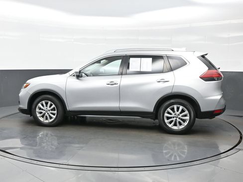 Used 2018 Nissan Rogue SV FWD image 3