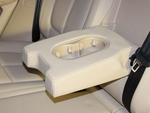 Used 2025 Porsche Macan image 33