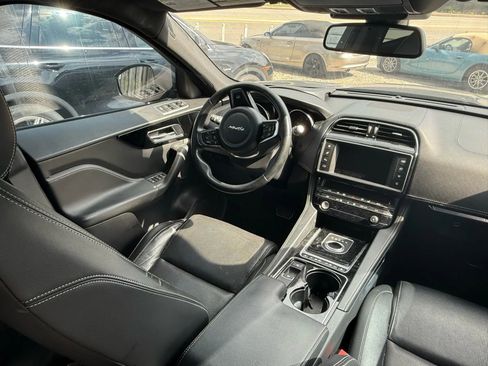 Used 2017 Jaguar F-PACE R-Sport image 7