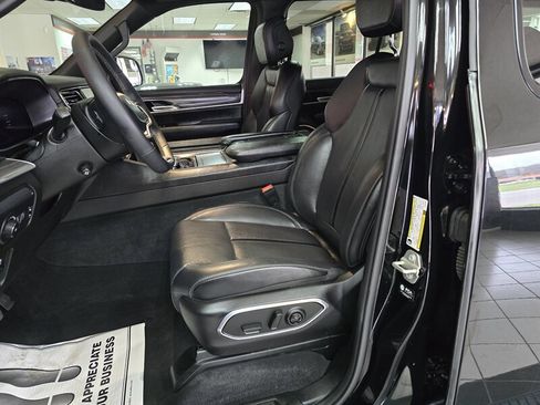 Used 2024 Jeep Wagoneer Series II w/ Flexible Seating Group image 9