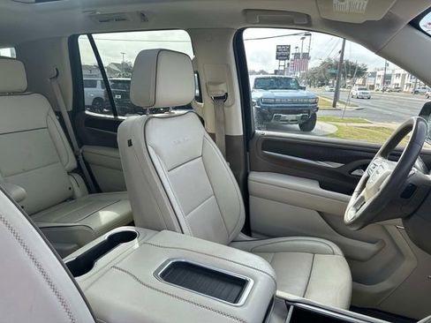Used 2022 GMC Yukon Denali w/ Denali Premium Package image 13