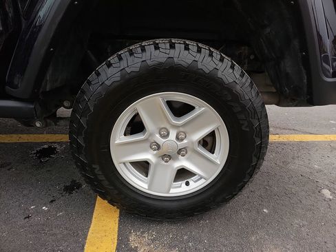 Used 2022 Jeep Gladiator Sport image 30