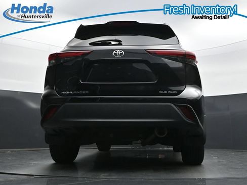 Used 2024 Toyota Highlander XLE AWD/4WD image 33
