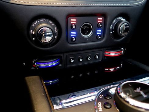 Used 2017 Rolls-Royce Dawn image 20