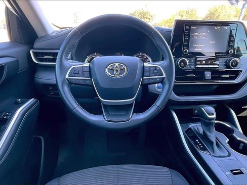 Used 2022 Toyota Highlander LE image 8