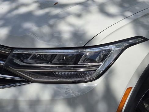 Used 2022 Volkswagen Tiguan SE image 10