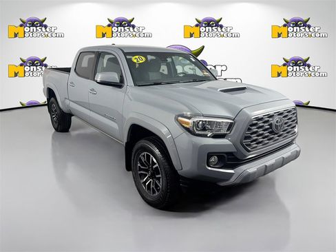 Used 2020 Toyota Tacoma TRD Sport image 3
