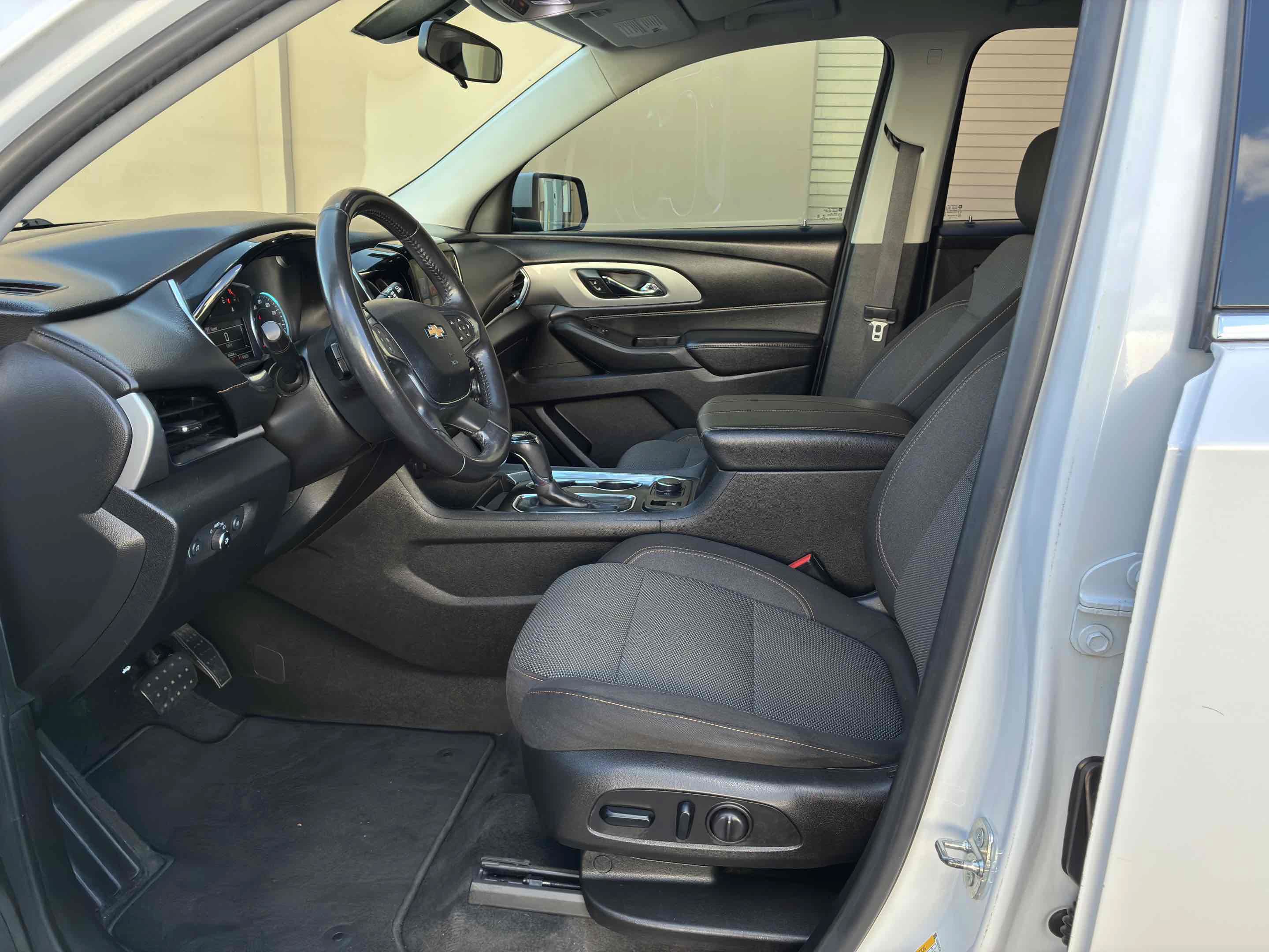 Used 2019 Chevrolet Traverse LT FWD image 38