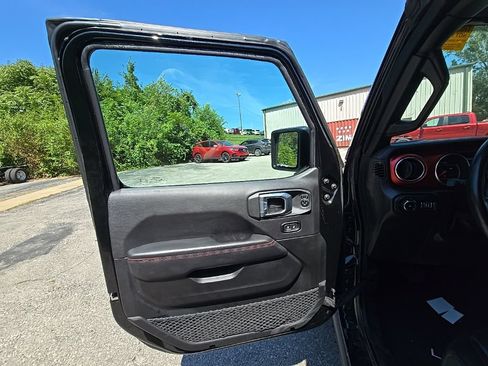 Used 2022 Jeep Wrangler Unlimited Rubicon w/ Xtreme Recon 35" Tire Package AWD/4WD image 19