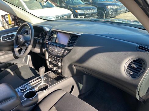 Used 2019 Nissan Pathfinder S image 12