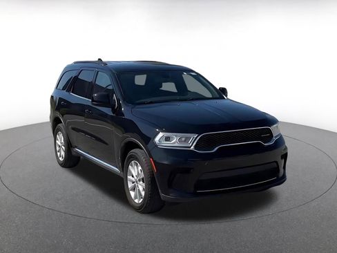 Used 2024 Dodge Durango SXT image 3