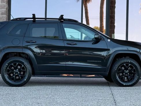 Used 2015 Jeep Cherokee Trailhawk w/ Leather Interior Group AWD/4WD image 15