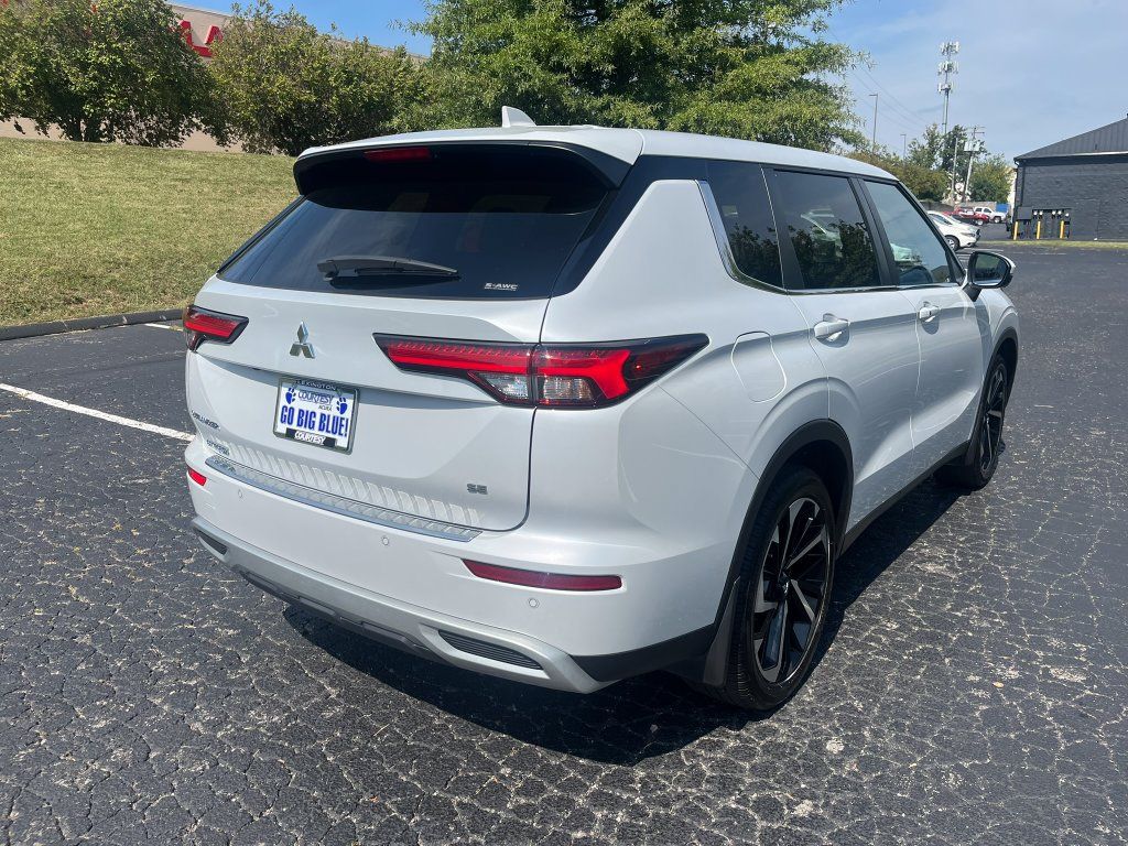Used 2024 Mitsubishi Outlander SE Black Edition AWD/4WD image 5