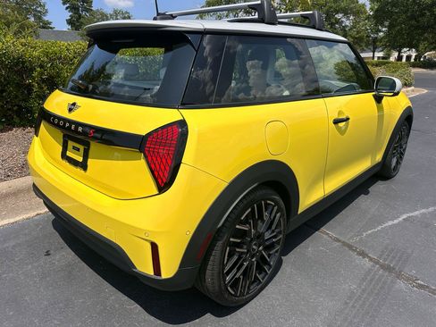 Used 2025 MINI Cooper S FWD image 8