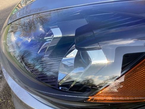 Used 2022 Ford Escape SE w/ Cold Weather Package image 5