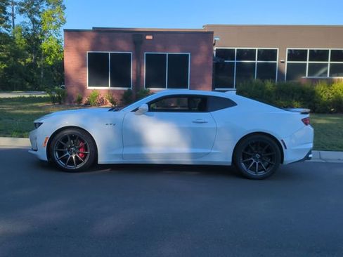 Used 2020 Chevrolet Camaro LT w/ Technology Package RWD image 10
