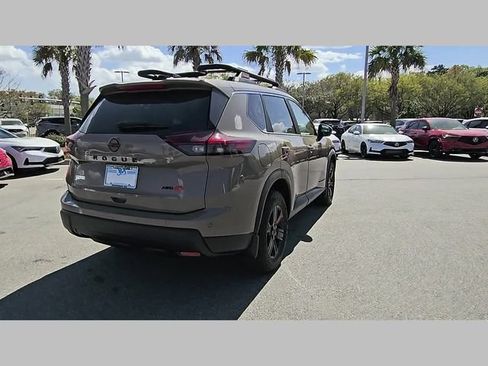 Used 2025 Nissan Rogue SV AWD/4WD image 23