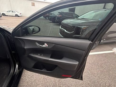 Used 2021 Kia Forte LXS FWD image 21