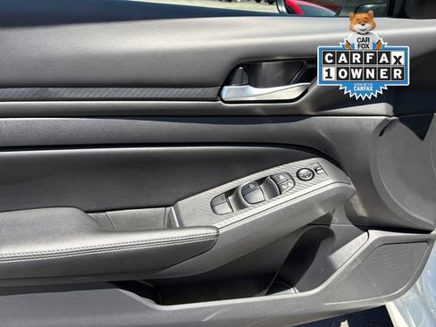Used 2025 Nissan Altima 2.5 SV FWD image 13