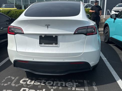 Used 2021 Tesla Model Y 2WD image 4