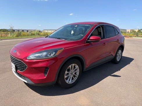 Used 2020 Ford Escape SE FWD image 1