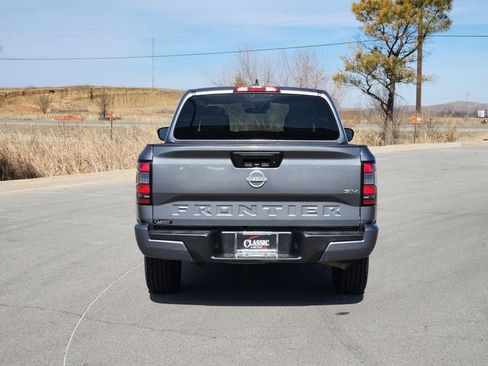 Used 2023 Nissan Frontier SV image 6