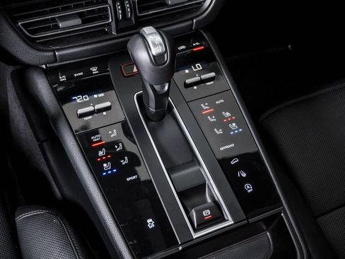 Certified 2026 Porsche Macan AWD/4WD image 24