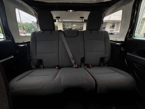 Used 2025 Jeep Wrangler Unlimited Rubicon AWD/4WD image 37