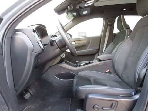 Used 2023 Volvo C40 P8 Recharge Plus w/ Climate Package AWD/4WD image 10