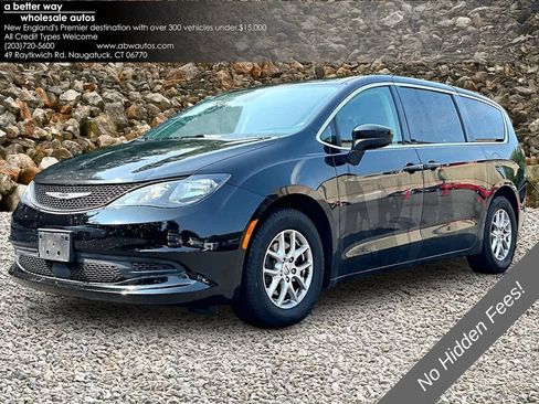 Used 2024 Chrysler Voyager LX FWD image 1
