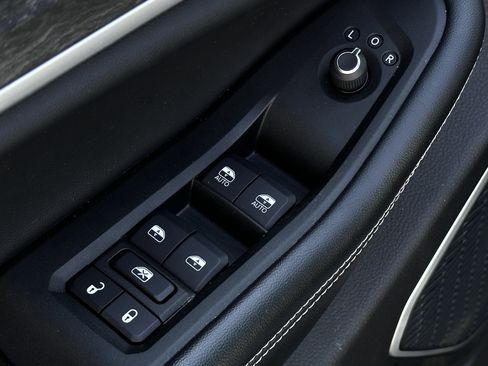 Used 2021 Jeep Grand Cherokee L Limited image 12