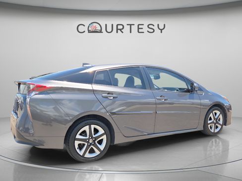 Used 2017 Toyota Prius Four Touring w/ Premium Convenience Package FWD image 5