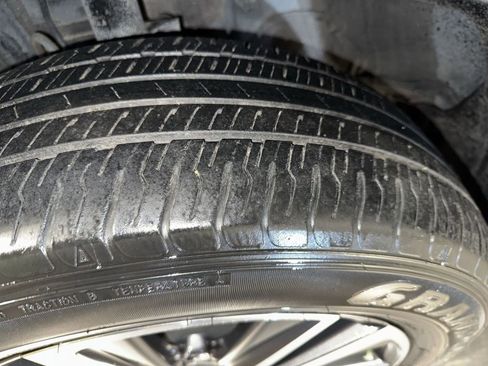 Used 2021 Toyota Venza LE image 11