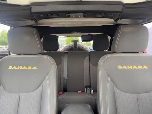 Used 2016 Jeep Wrangler Unlimited Sahara w/ Connectivity Group AWD/4WD image 28