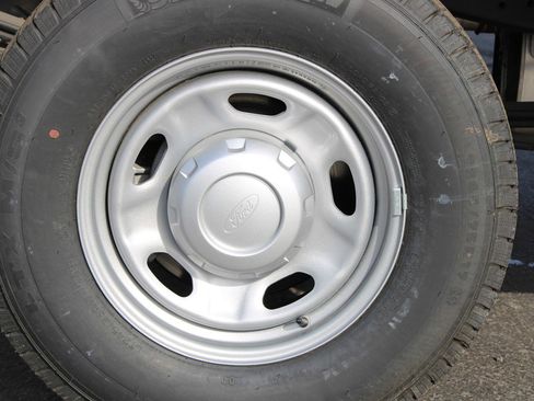 Used 2024 Ford F250 XL image 23