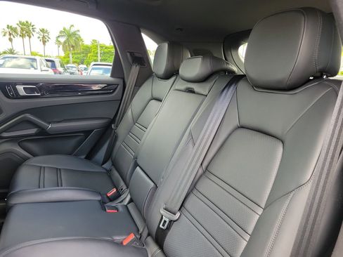 Used 2019 Porsche Cayenne S image 13