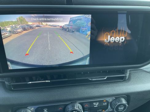 Used 2024 Jeep Wrangler Unlimited AWD/4WD image 20